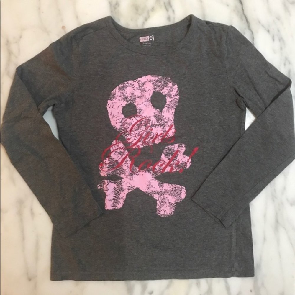 Long sleeve heather gray graphic tee
